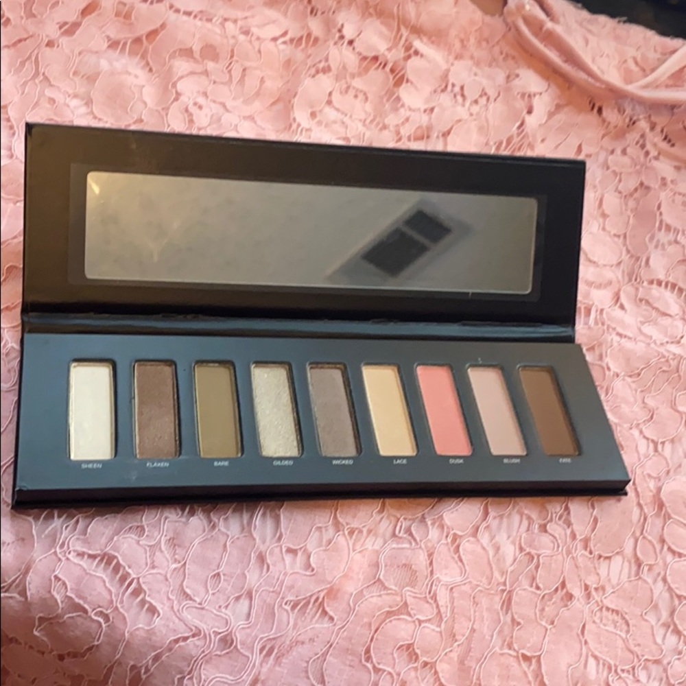 Eyeshadow - Picture 2 of 2